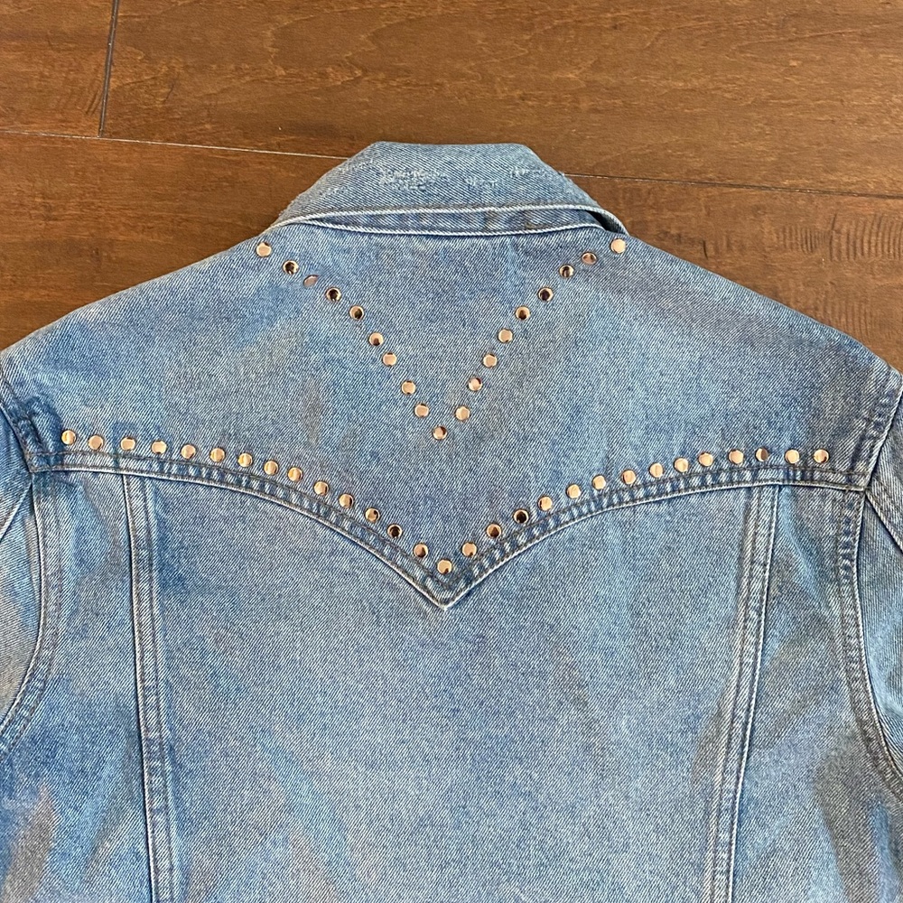 Victoria’s Secret Studded Distressed Denim Jean Jacket Sz XS/S - Picture 7 of 10